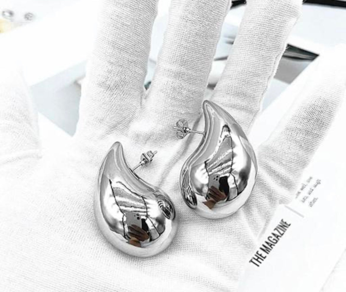 Vintage Black Shine Studs