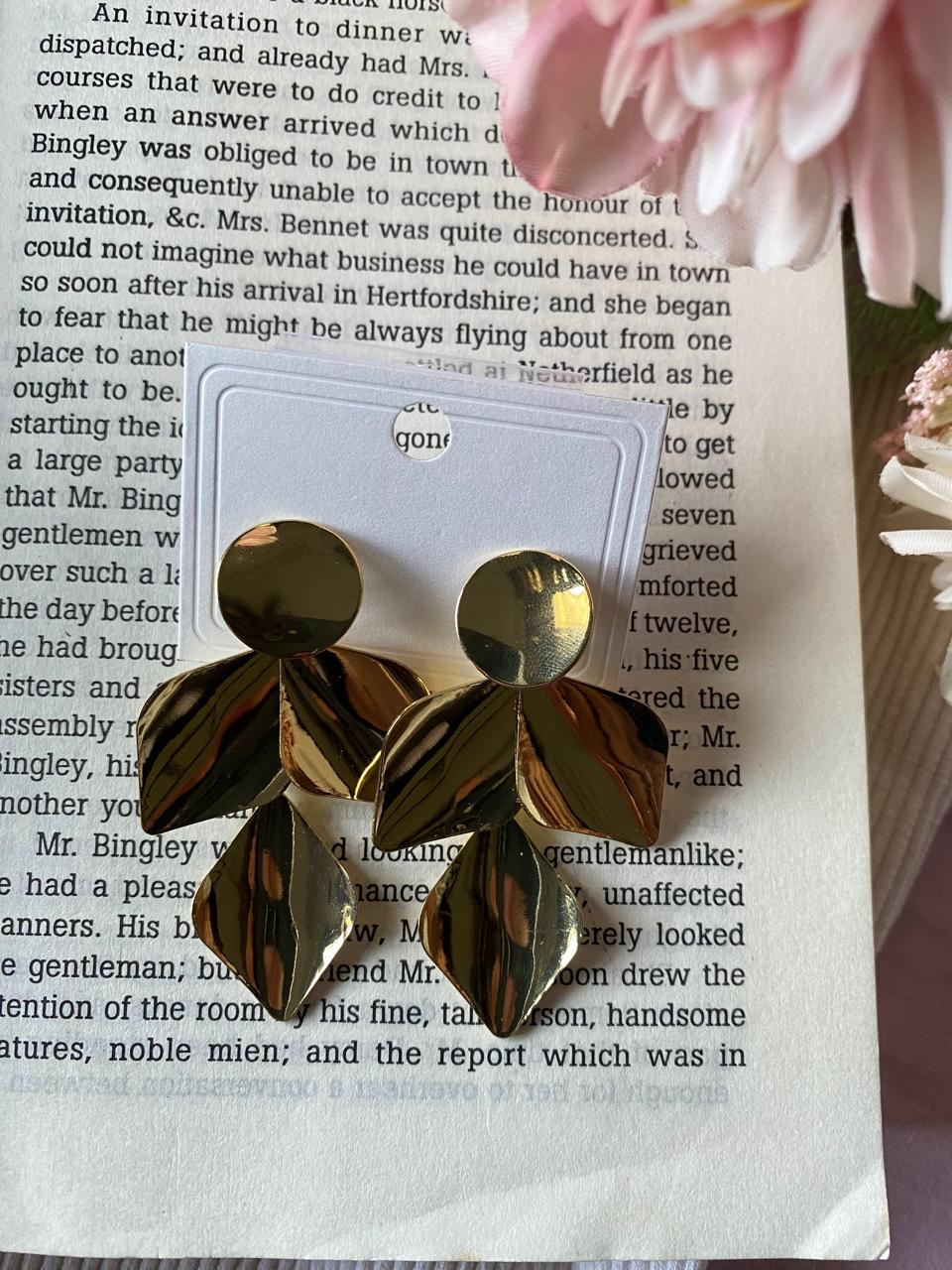 Trendy Golden leaf style earrings