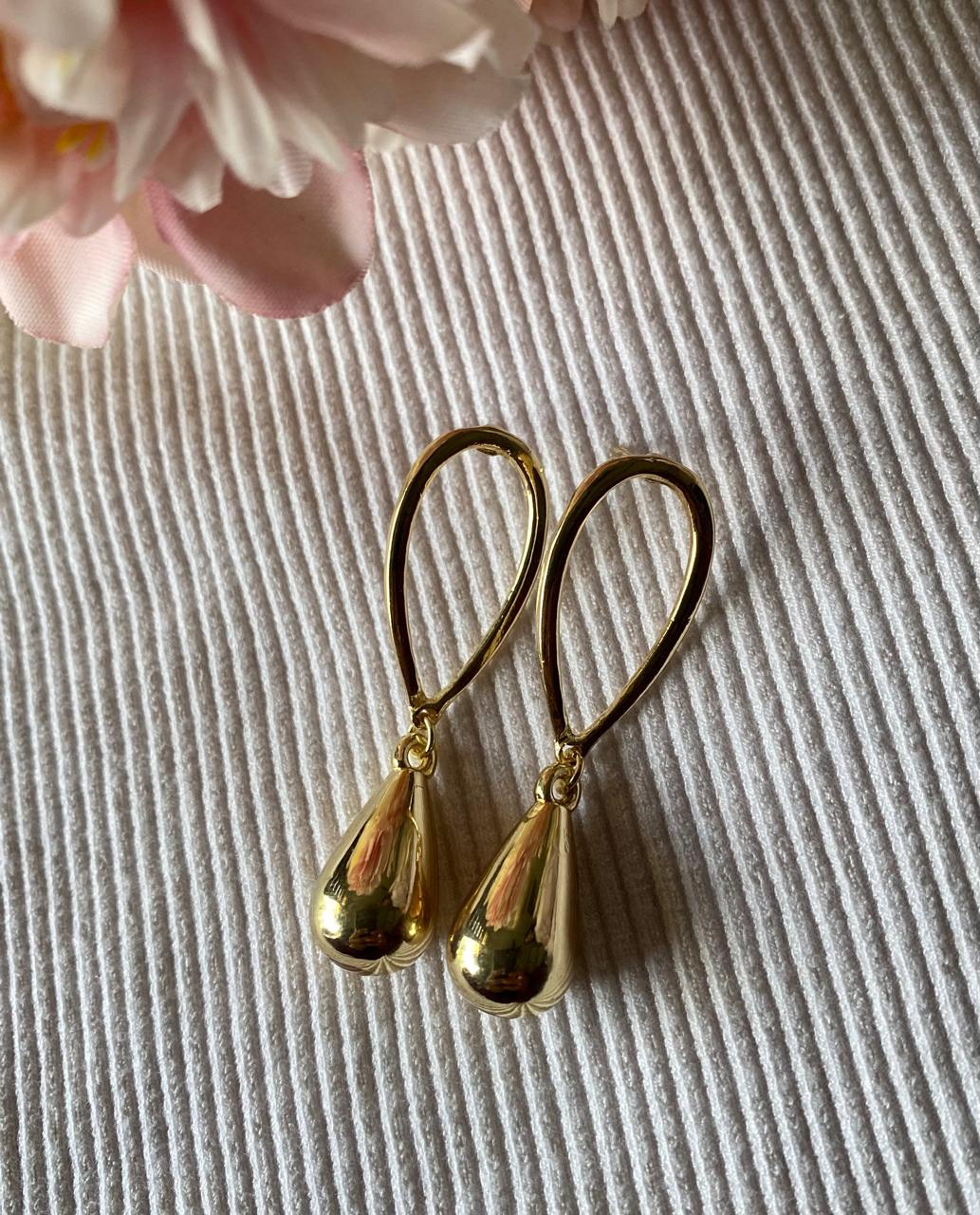 Gold tear drop earrings