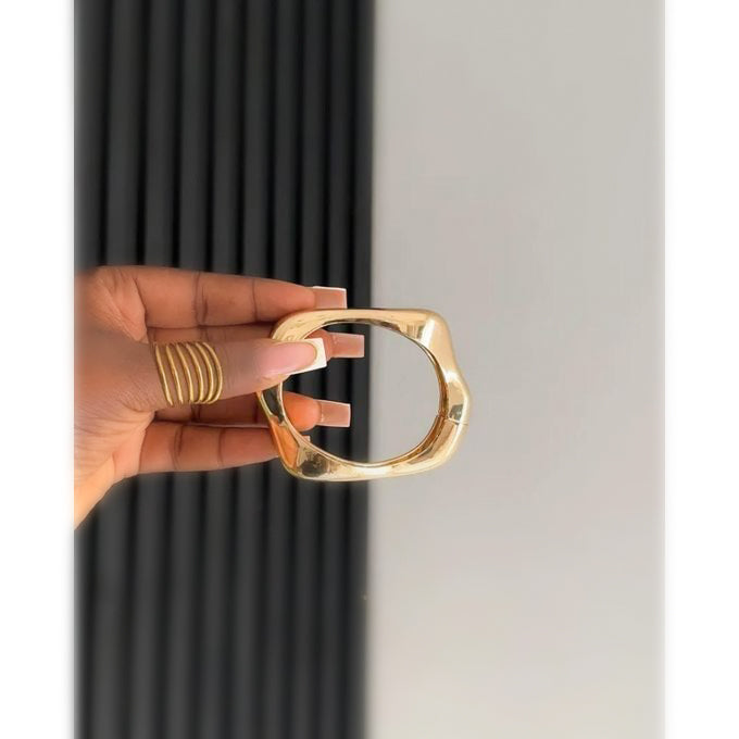 Classy Waveline Bracelet