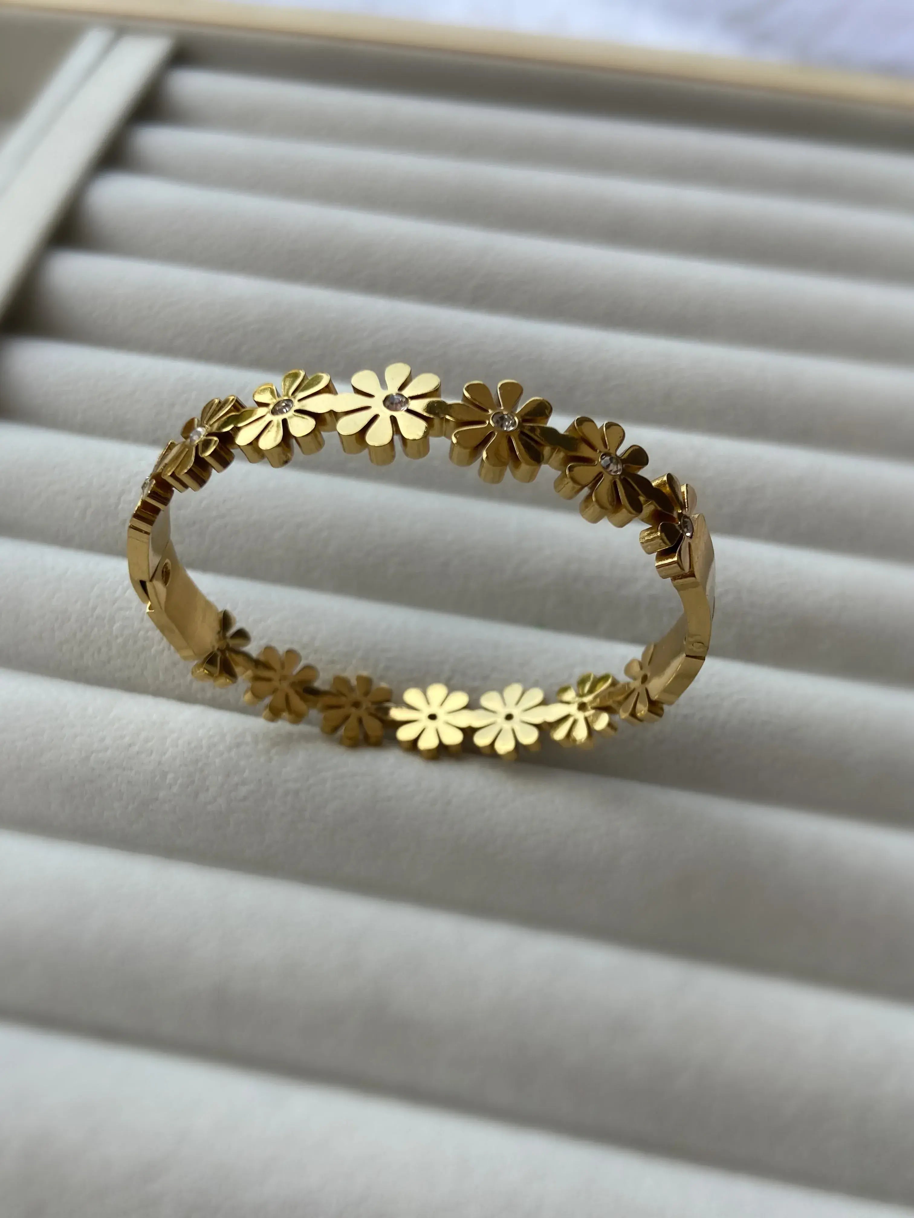 The Floral Stone Bracelet
