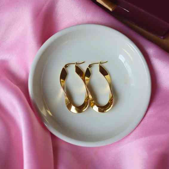 Twist & Twirl Gold Hoop earrings
