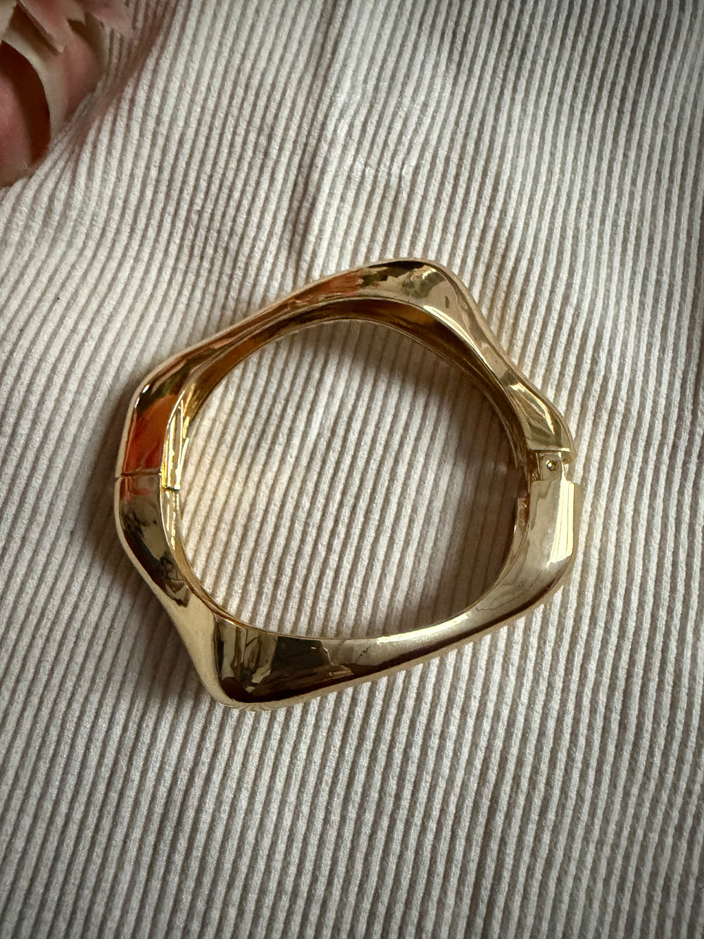 Classy Waveline Bracelet
