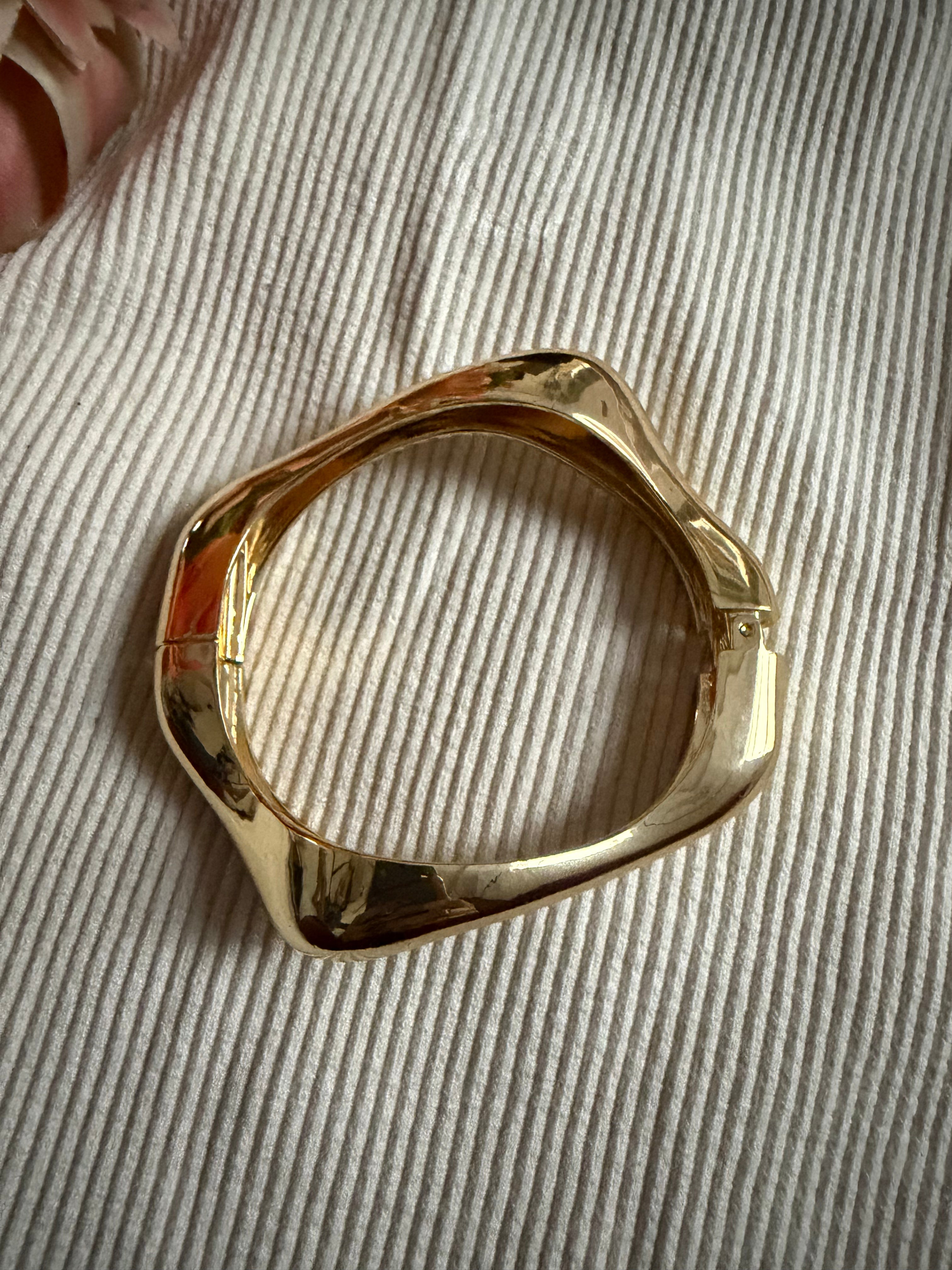 Classy Waveline Bracelet