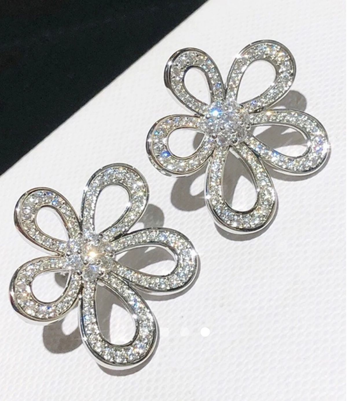 French diamond flowery stud earrings