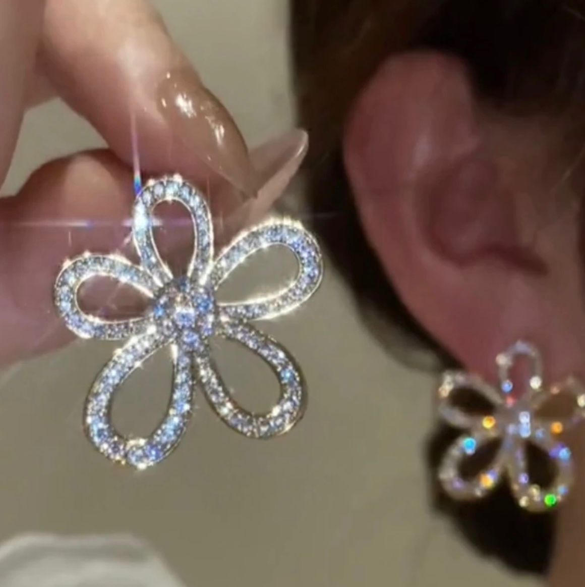 French diamond flowery stud earrings