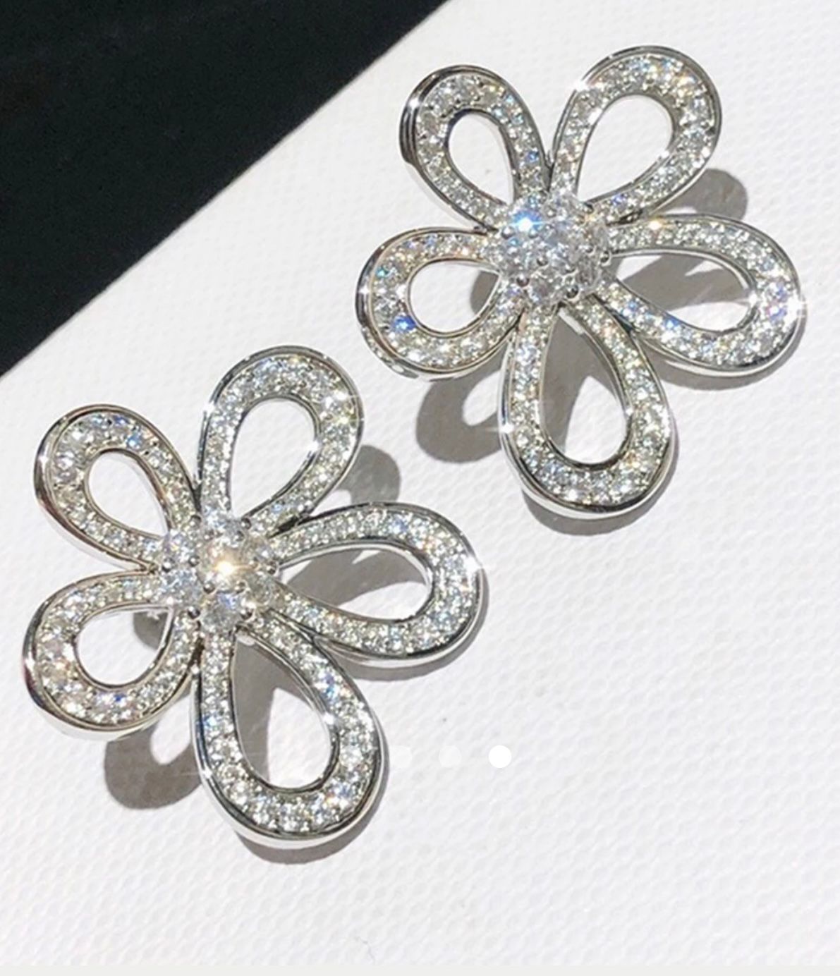 French diamond flowery stud earrings