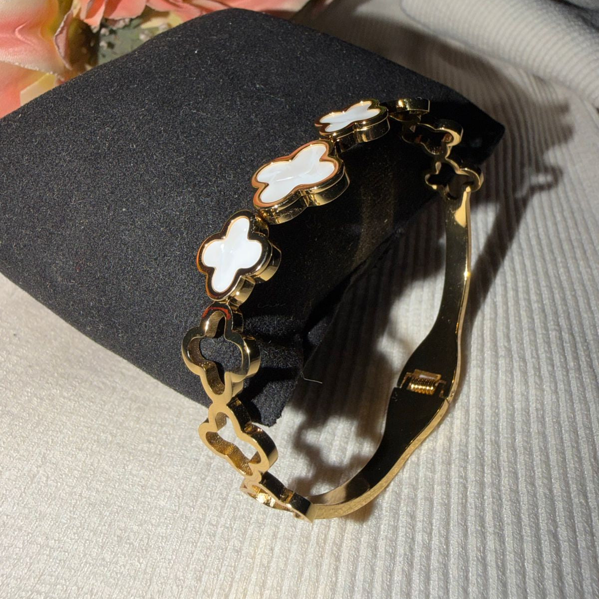The subtle White Clover Bracelet